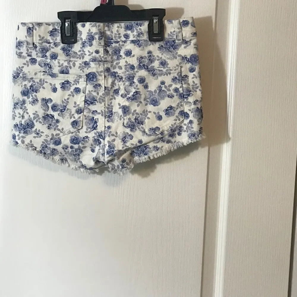 NWT H&M Divided Shorts White Blue Flower Size 4